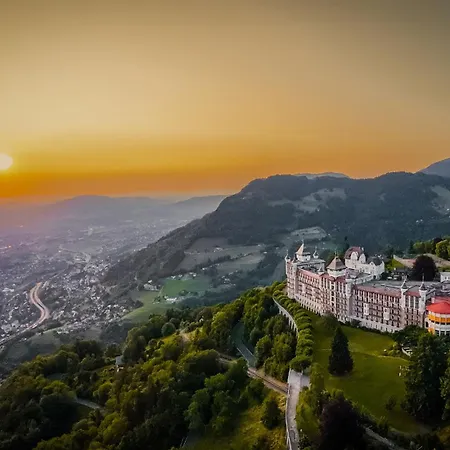 Palace Hotel *